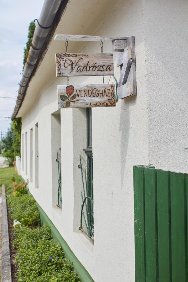 Gasthaus Vadrozsa Vendeghaz Rácalmás Exterior foto